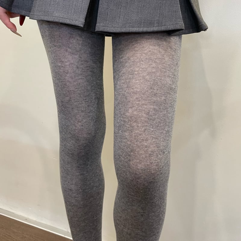 Moteriškos pėdkelnės su kojomis, plona medvilninė medžiaga, vienodos spalvos raštas, medvilnės turinys 70–80%, tinkama 18–40 metų amžiui