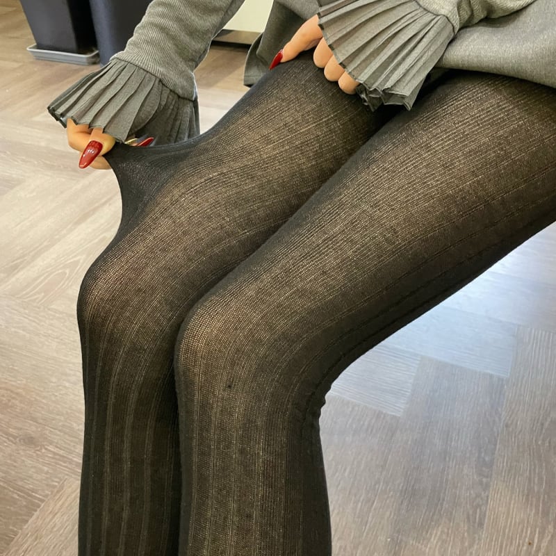 Moteriškos pėdkelnės su kojomis, plona medvilninė medžiaga, vienodos spalvos raštas, medvilnės turinys 70–80%, tinkama 18–40 metų amžiui