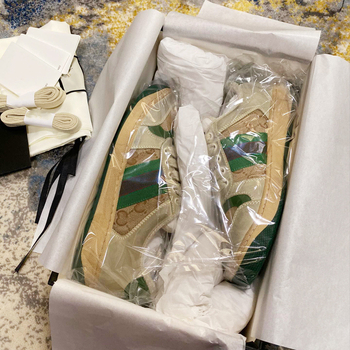 Unisex retro ādas sneakers ar nolietota izskata, augšējā daļa no dabīgās ādas, iekšējā zole no dabīgās ādas, gumijas zole, priekšējā šņorēšana, zemais siluets