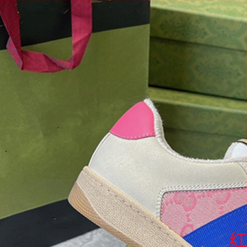 Unisex retro ādas sneakers ar nolietota izskata, augšējā daļa no dabīgās ādas, iekšējā zole no dabīgās ādas, gumijas zole, priekšējā šņorēšana, zemais siluets