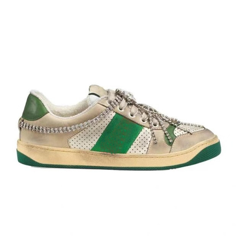 Unisex retro ādas sneakers ar nolietota izskata, augšējā daļa no dabīgās ādas, iekšējā zole no dabīgās ādas, gumijas zole, priekšējā šņorēšana, zemais siluets