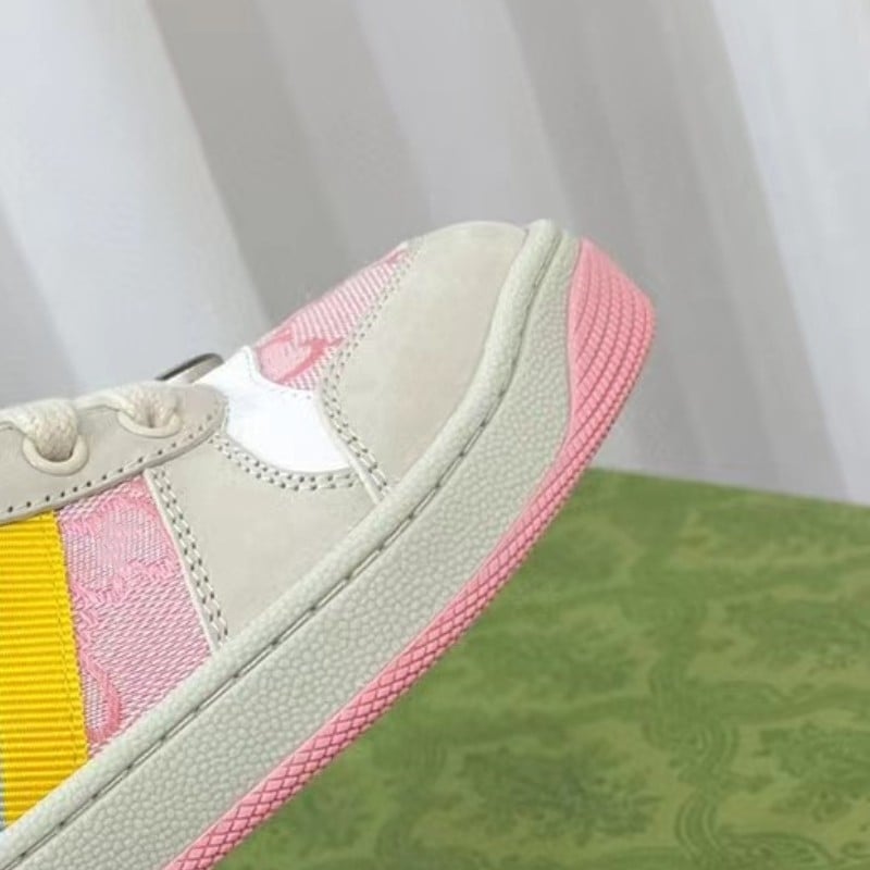 Unisex retro ādas sneakers ar nolietota izskata, augšējā daļa no dabīgās ādas, iekšējā zole no dabīgās ādas, gumijas zole, priekšējā šņorēšana, zemais siluets