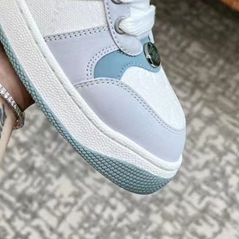 Unisex retro ādas sneakers ar nolietota izskata, augšējā daļa no dabīgās ādas, iekšējā zole no dabīgās ādas, gumijas zole, priekšējā šņorēšana, zemais siluets