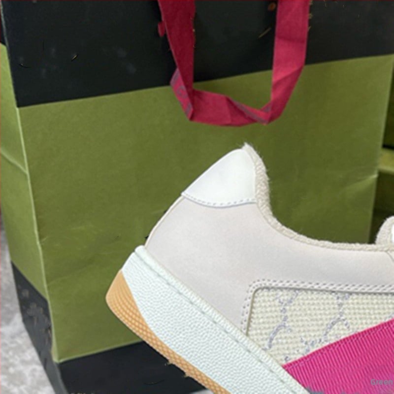 Unisex retro ādas sneakers ar nolietota izskata, augšējā daļa no dabīgās ādas, iekšējā zole no dabīgās ādas, gumijas zole, priekšējā šņorēšana, zemais siluets