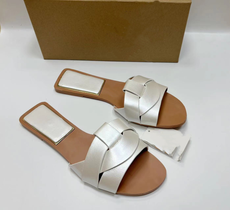 Kasdieniai moterų sandalai, viršus iš sintetinės odos, gumos padas, užsegimas flip-flop, lengvi ir kvėpuojantys