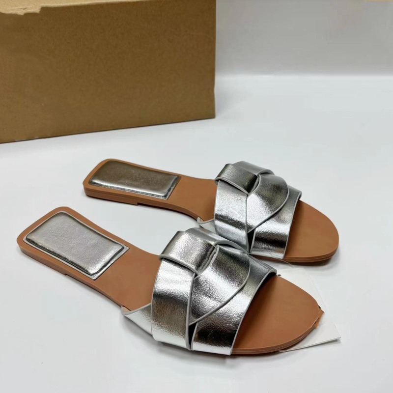 Kasdieniai moterų sandalai, viršus iš sintetinės odos, gumos padas, užsegimas flip-flop, lengvi ir kvėpuojantys