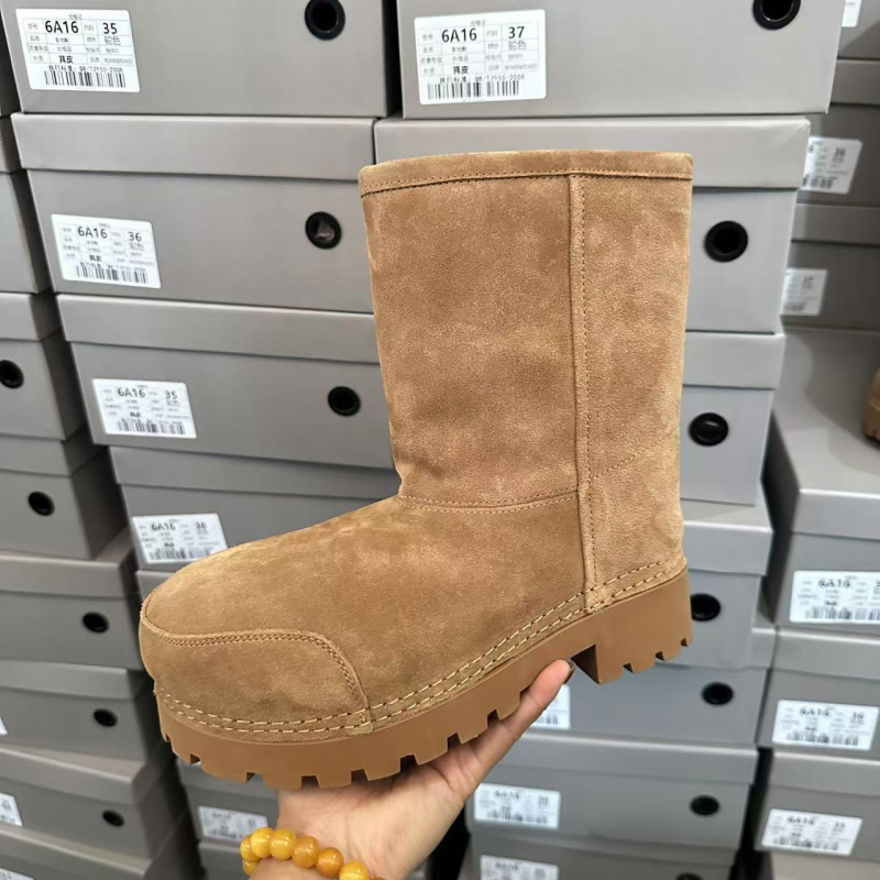 Sniego batai — atsparūs vandeniui, šiltūs, atsparūs dilimui; viršus: karvės nubuko oda; padas: guma; vidus: natūralus vilnos pamušalas