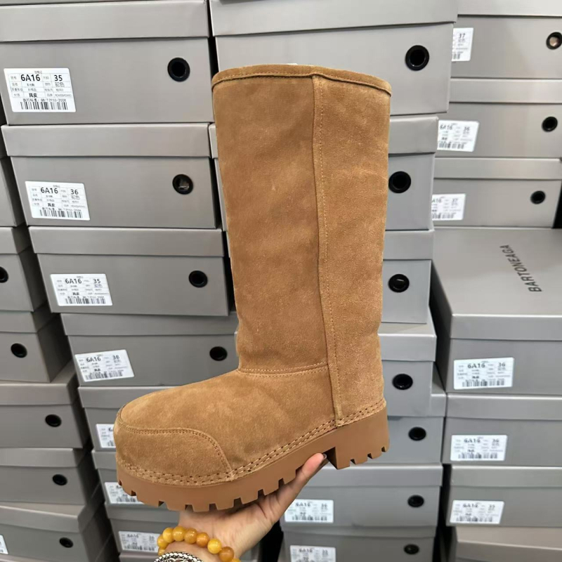 Sniego batai — atsparūs vandeniui, šiltūs, atsparūs dilimui; viršus: karvės nubuko oda; padas: guma; vidus: natūralus vilnos pamušalas