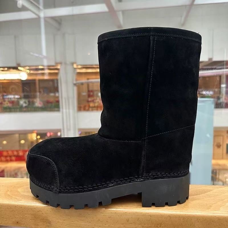 Sniego batai — atsparūs vandeniui, šiltūs, atsparūs dilimui; viršus: karvės nubuko oda; padas: guma; vidus: natūralus vilnos pamušalas