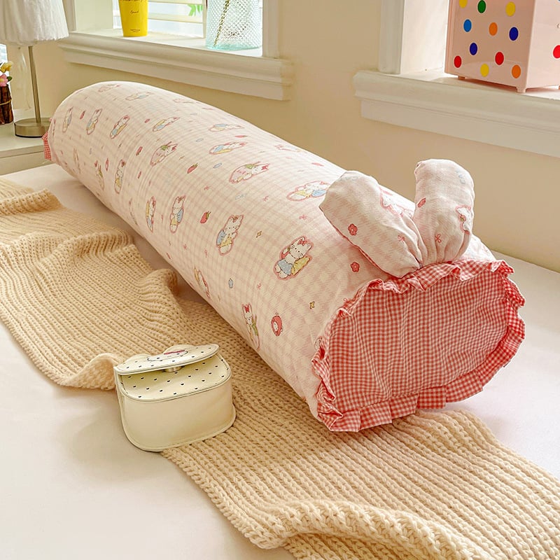 Spilvens ar iekšējo pildījumu – kokvilnas pārklājs, poliestera pildījums, augu un ziedu raksts, digitālā druka, svaigs un elpojošs stils