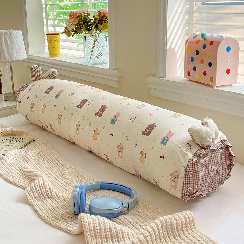 Spilvens ar iekšējo pildījumu – kokvilnas pārklājs, poliestera pildījums, augu un ziedu raksts, digitālā druka, svaigs un elpojošs stils