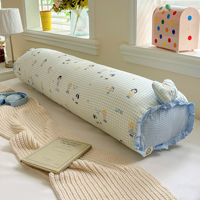 Spilvens ar iekšējo pildījumu – kokvilnas pārklājs, poliestera pildījums, augu un ziedu raksts, digitālā druka, svaigs un elpojošs stils