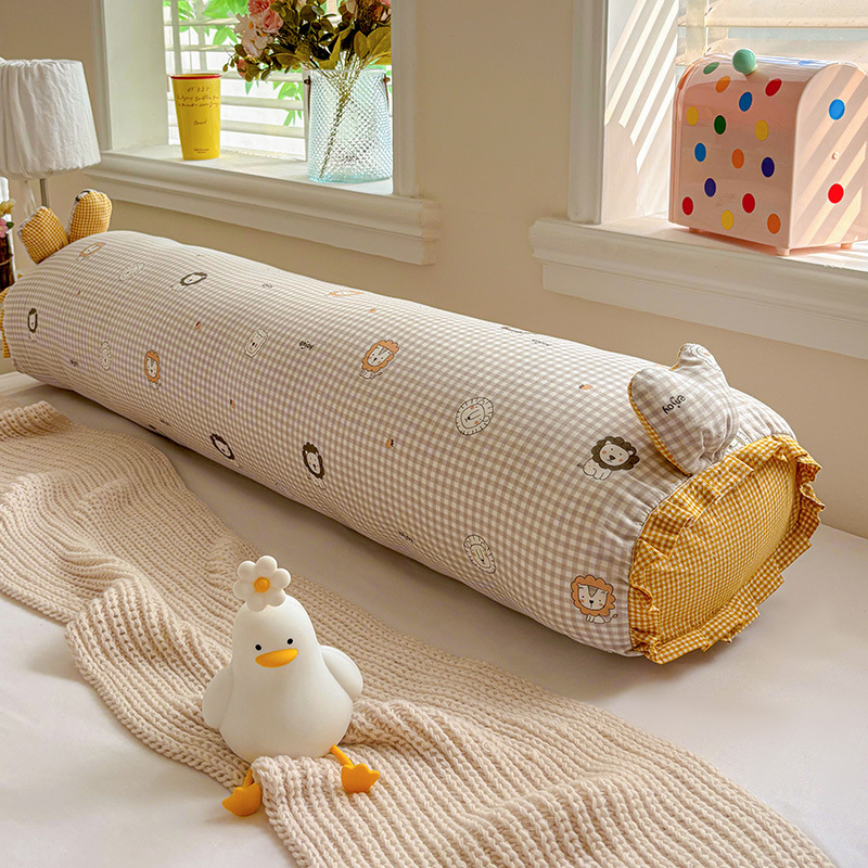 Spilvens ar iekšējo pildījumu – kokvilnas pārklājs, poliestera pildījums, augu un ziedu raksts, digitālā druka, svaigs un elpojošs stils