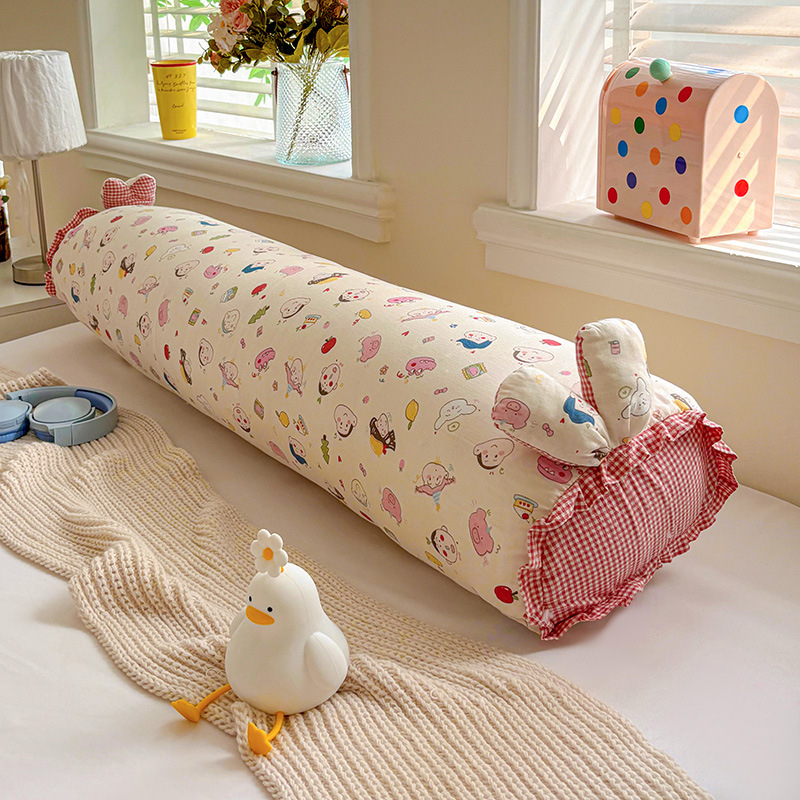 Spilvens ar iekšējo pildījumu – kokvilnas pārklājs, poliestera pildījums, augu un ziedu raksts, digitālā druka, svaigs un elpojošs stils