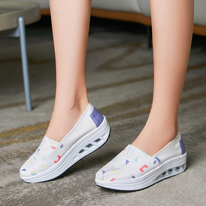 Ženske platnene slip-on tenisice, floralni uzorak, niski gornji dio, kompozitna potplata