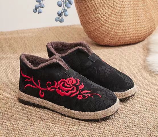 Naiste Pekingi audekli jalanõud tikandiga, sisistus kunstliku lühikese karusnahaga, etnilise stiiliga, ülemine materjal kanvas, tald veiseliha kõõluse, ümargune varvas, lame kand