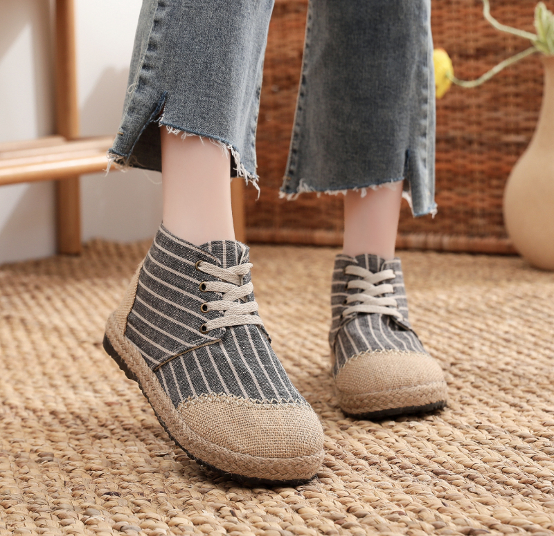 Naiste Pekingi audekli jalanõud tikandiga, sisistus kunstliku lühikese karusnahaga, etnilise stiiliga, ülemine materjal kanvas, tald veiseliha kõõluse, ümargune varvas, lame kand