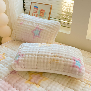 Navlaka za madrac s elastičnim rubom, motiv karikatura i cvijeće, sintetička vlakna, šivanje, reaktivno tiskanje, težina 800–1000 g