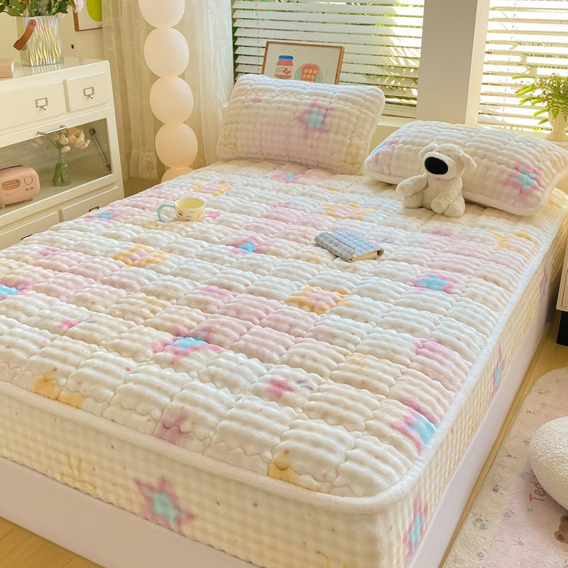 Navlaka za madrac s elastičnim rubom, motiv karikatura i cvijeće, sintetička vlakna, šivanje, reaktivno tiskanje, težina 800–1000 g