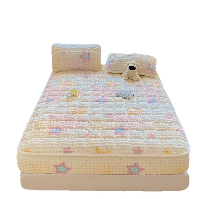 Navlaka za madrac s elastičnim rubom, motiv karikatura i cvijeće, sintetička vlakna, šivanje, reaktivno tiskanje, težina 800–1000 g