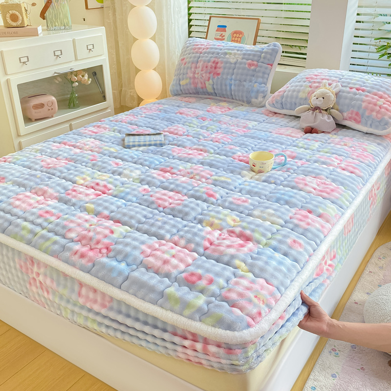 Navlaka za madrac s elastičnim rubom, motiv karikatura i cvijeće, sintetička vlakna, šivanje, reaktivno tiskanje, težina 800–1000 g