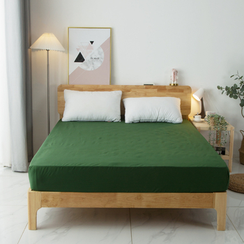 Fitted madrac zaštitnik s elastičnim pojasima oko cijelog oboda — poliester vlakno; brušenje; digitalni tisak; prilagodljiv; težina 800–1000 g; moderan minimalistički stil