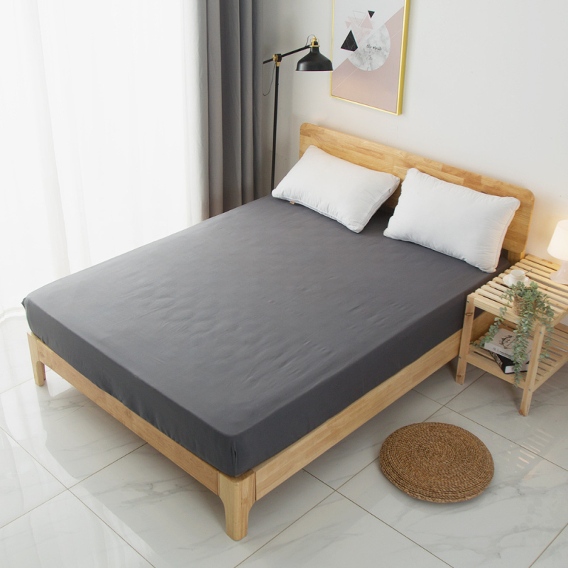 Fitted madrac zaštitnik s elastičnim pojasima oko cijelog oboda — poliester vlakno; brušenje; digitalni tisak; prilagodljiv; težina 800–1000 g; moderan minimalistički stil