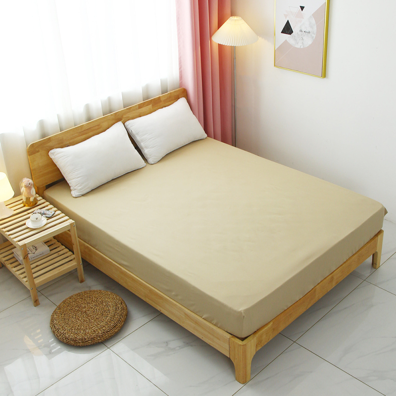 Fitted madrac zaštitnik s elastičnim pojasima oko cijelog oboda — poliester vlakno; brušenje; digitalni tisak; prilagodljiv; težina 800–1000 g; moderan minimalistički stil