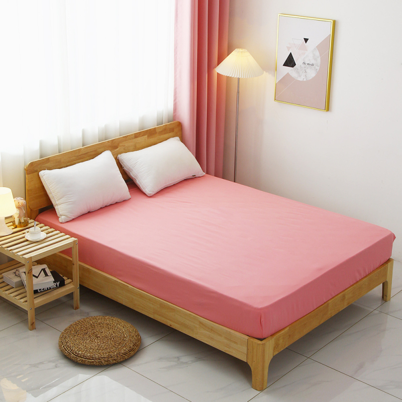 Fitted madrac zaštitnik s elastičnim pojasima oko cijelog oboda — poliester vlakno; brušenje; digitalni tisak; prilagodljiv; težina 800–1000 g; moderan minimalistički stil