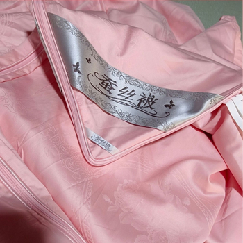 Paplanhuzat – 100% pamut, jacquard szövés, egyszínű minta, reaktív nyomtatás és festés, szövet tömege 1000–1500 g