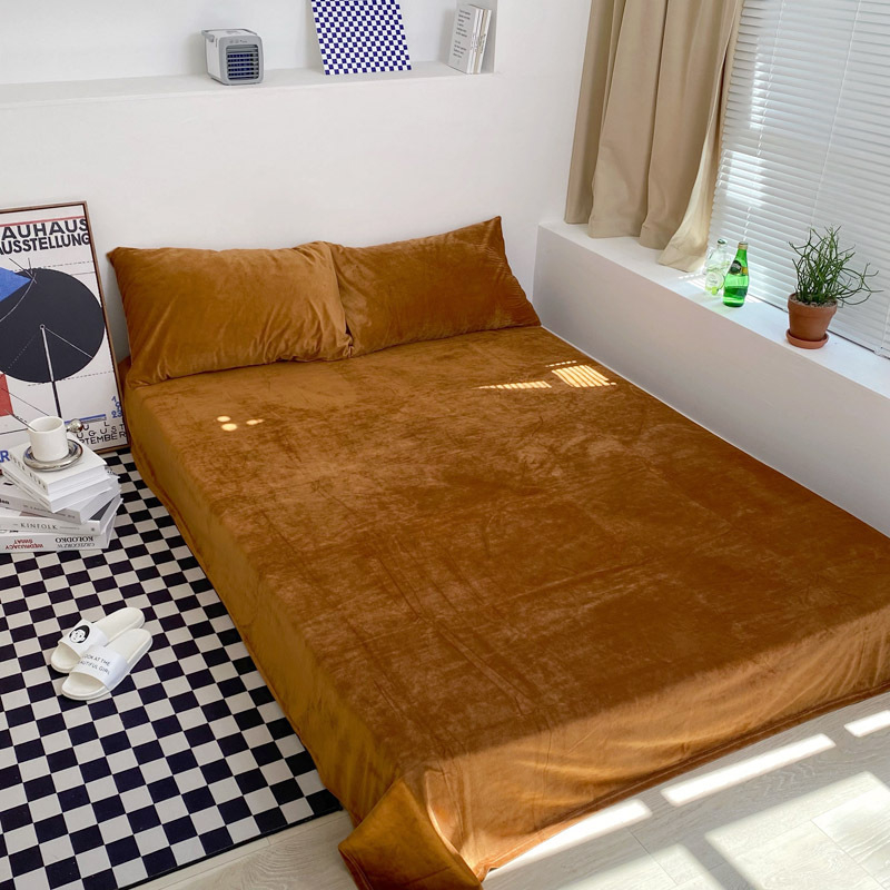 Japānas stilā samta gultas palags ar gumiju – vienkāršs audums, reaktīvā krāsošana, svars 1000–1499 g