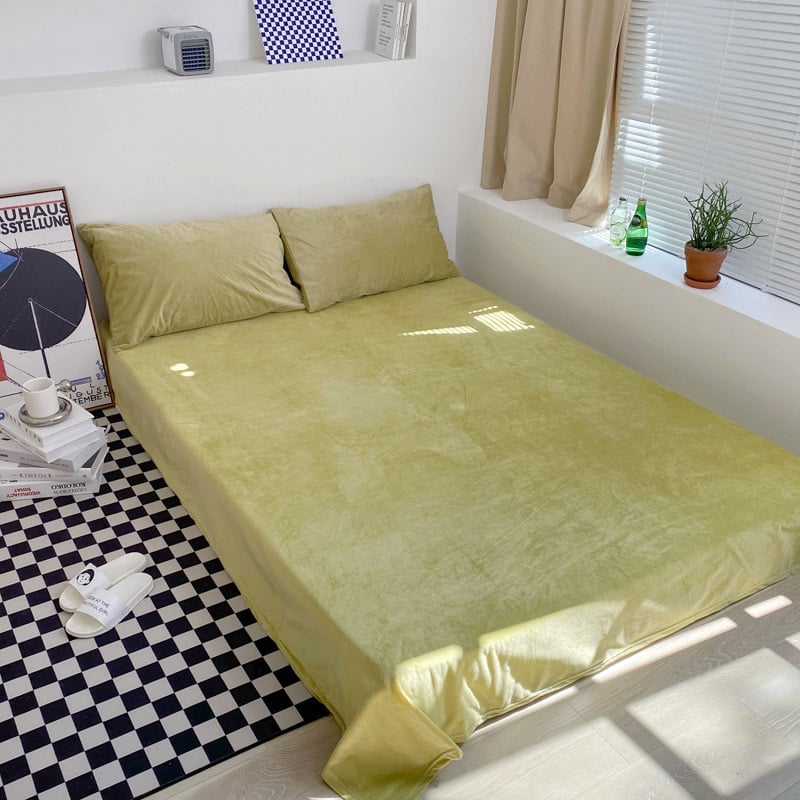 Japānas stilā samta gultas palags ar gumiju – vienkāršs audums, reaktīvā krāsošana, svars 1000–1499 g