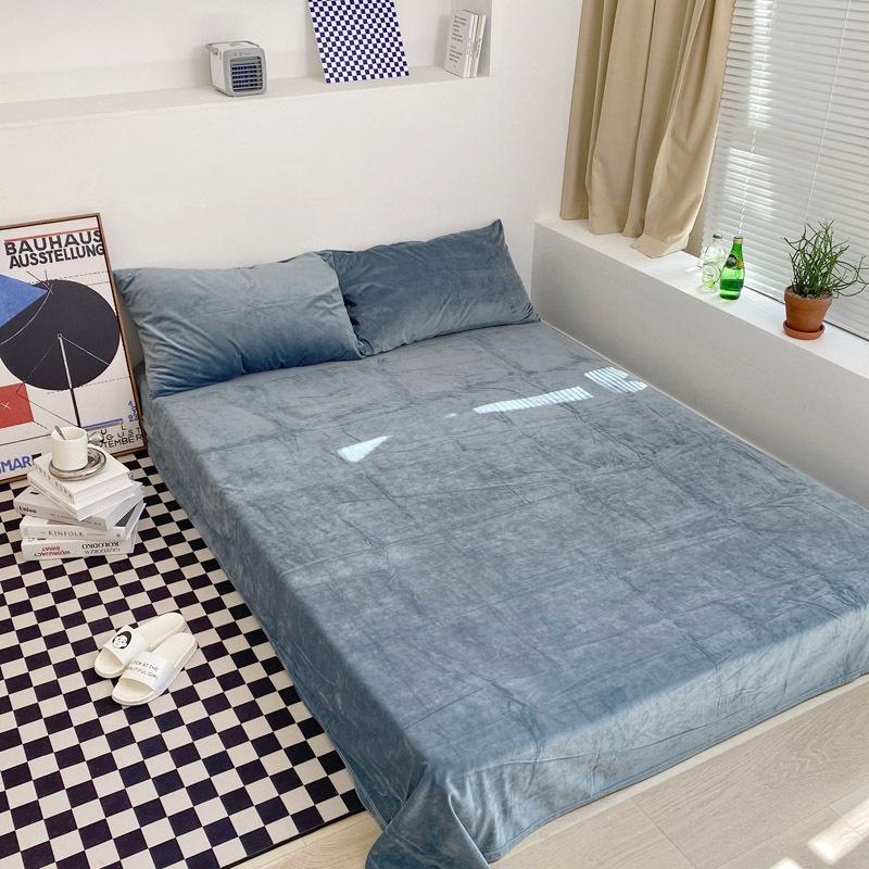 Japānas stilā samta gultas palags ar gumiju – vienkāršs audums, reaktīvā krāsošana, svars 1000–1499 g