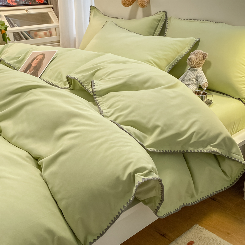 Bijeli četverodijelni set posteljine s plahtom na gumicu, moderni minimalistički stil