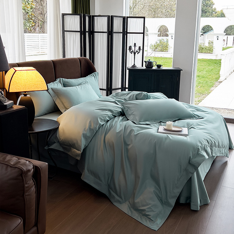 Guļas lakats no garām šķiedrām kokvilnas satīna, ar reakcijas krāsošanu, visu gadalaiku lietošanai