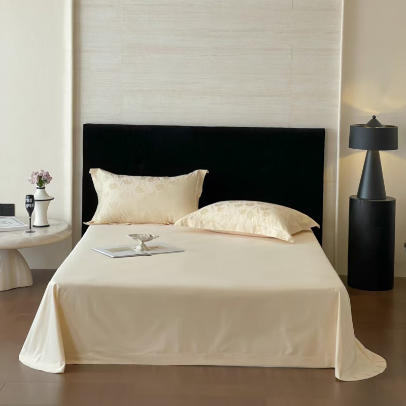 Guļas lakats no garām šķiedrām kokvilnas satīna, ar reakcijas krāsošanu, visu gadalaiku lietošanai