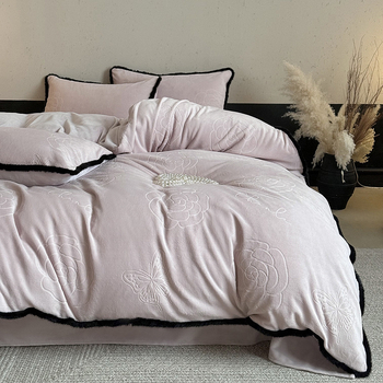 Četverodijelni set posteljine od mliječnog velura [crtani uzorak, vez, tkanina] (reaktivno tiskanje)