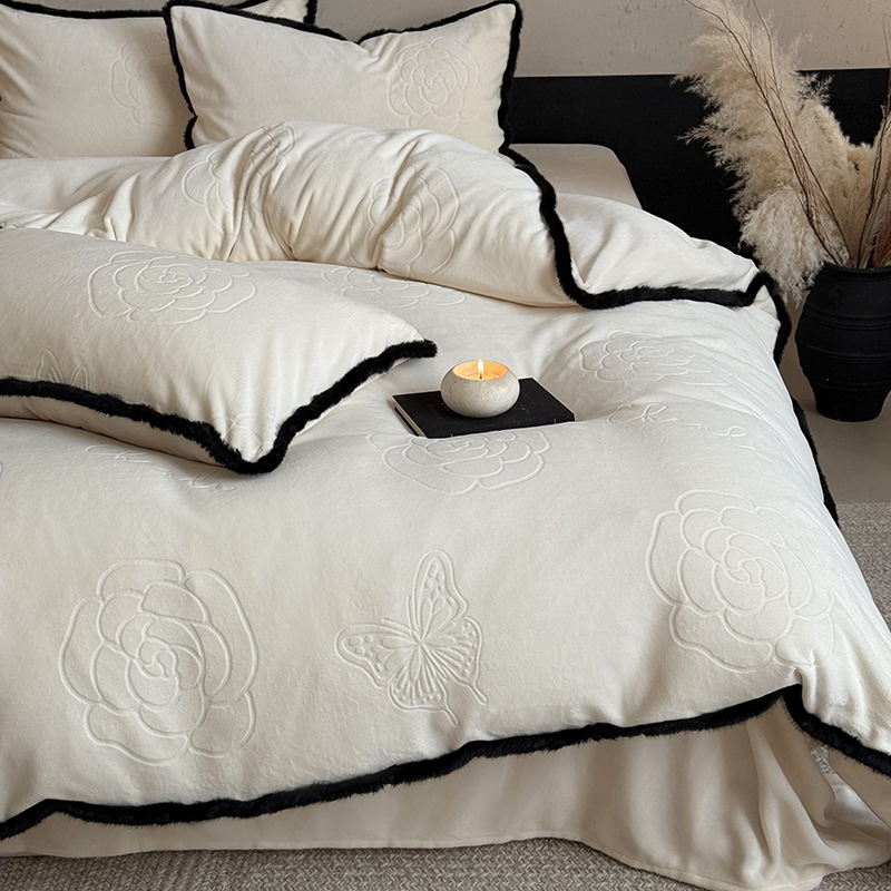 Četverodijelni set posteljine od mliječnog velura [crtani uzorak, vez, tkanina] (reaktivno tiskanje)