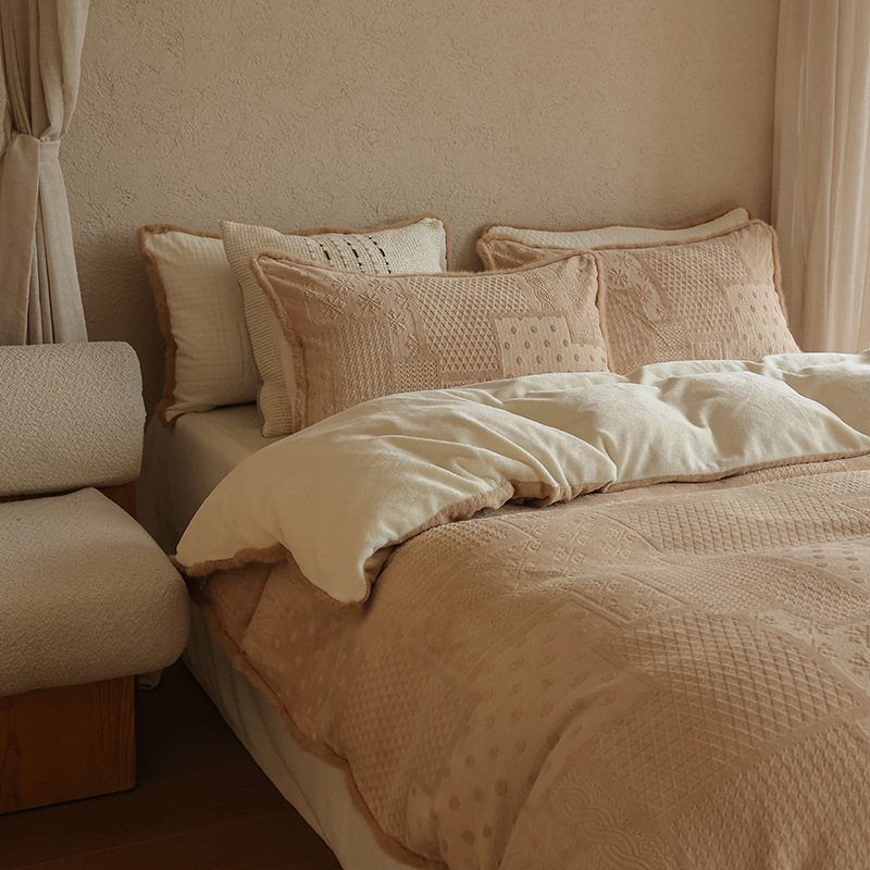 Četverodijelni set posteljine od mliječnog velura [crtani uzorak, vez, tkanina] (reaktivno tiskanje)