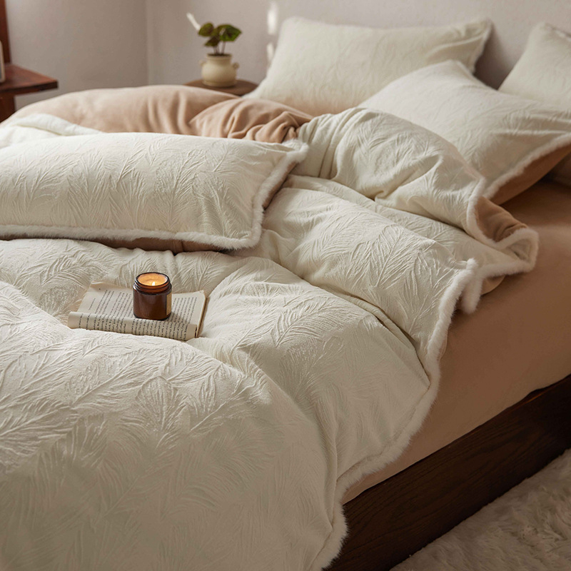 Četverodijelni set posteljine od mliječnog velura [crtani uzorak, vez, tkanina] (reaktivno tiskanje)