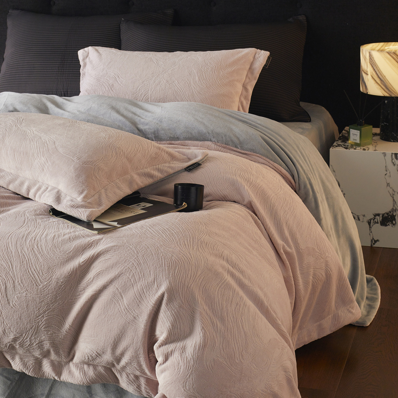 Četverodijelni set posteljine od mliječnog velura [crtani uzorak, vez, tkanina] (reaktivno tiskanje)