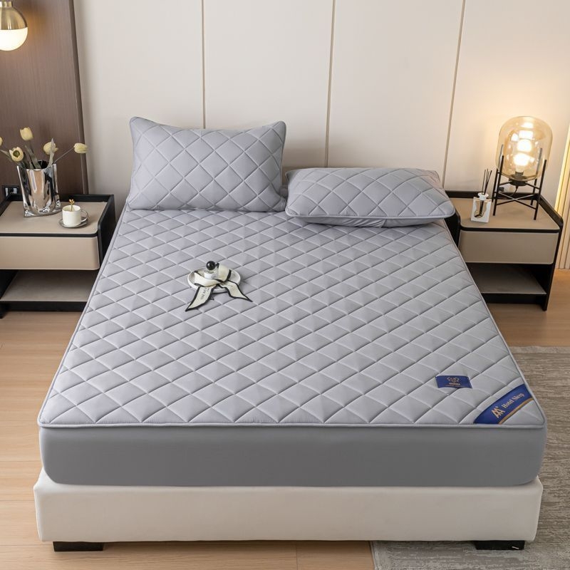 Kokvilnas kvilēts matraças aizsargs, ar termo pārneses apdruku, četrdaļu komplekts, antibakteriāls un pret ērcēm