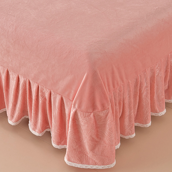 Četru daļu gultas svārku komplekts no piena velūra, šujums, vienkrāsains raksts, svars 4000–4500 g