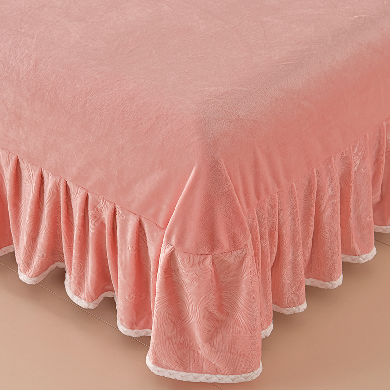 Četru daļu gultas svārku komplekts no piena velūra, šujums, vienkrāsains raksts, svars 4000–4500 g