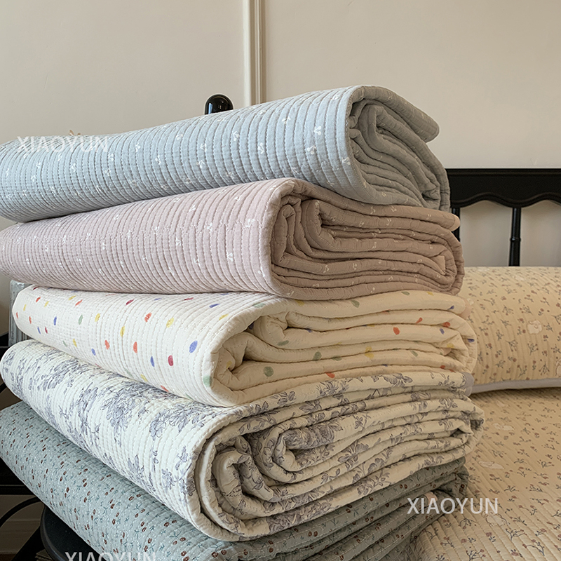 Kokvilnas tatami gultas pārklājuma komplekts, trīs vienības, svītrainas, Twill audums, reaktīvā drukāšana un krāsošana, mīksts pretslīdēšana, biezināts