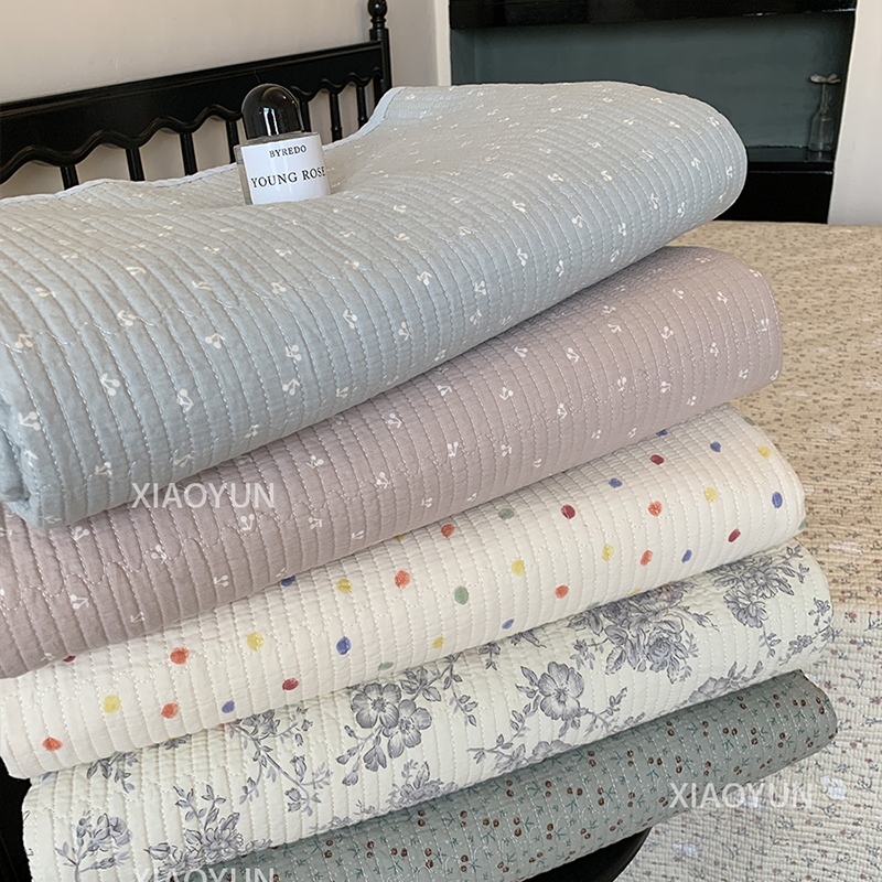 Kokvilnas tatami gultas pārklājuma komplekts, trīs vienības, svītrainas, Twill audums, reaktīvā drukāšana un krāsošana, mīksts pretslīdēšana, biezināts