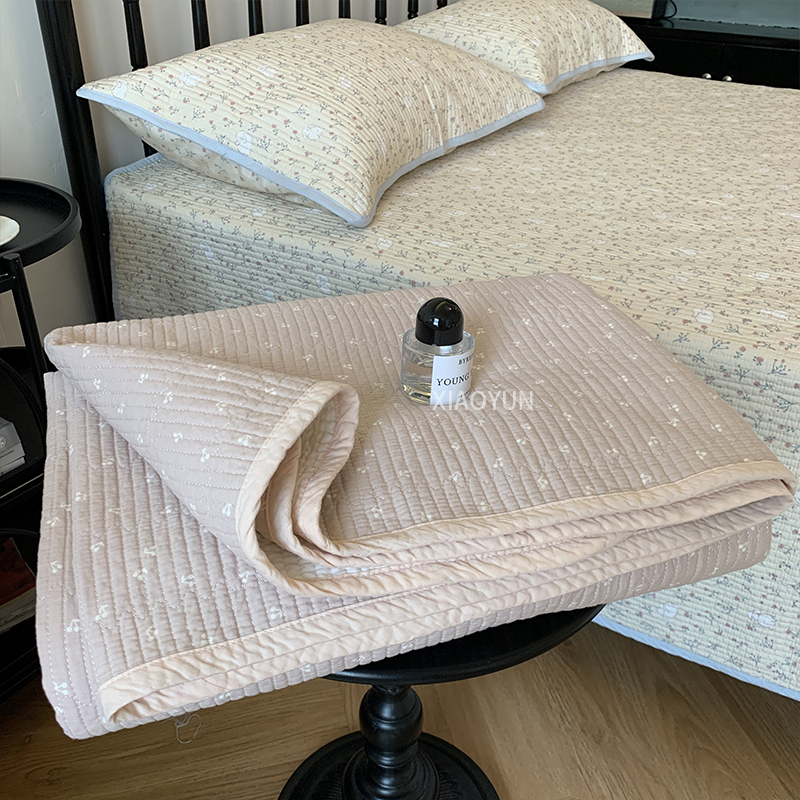 Kokvilnas tatami gultas pārklājuma komplekts, trīs vienības, svītrainas, Twill audums, reaktīvā drukāšana un krāsošana, mīksts pretslīdēšana, biezināts