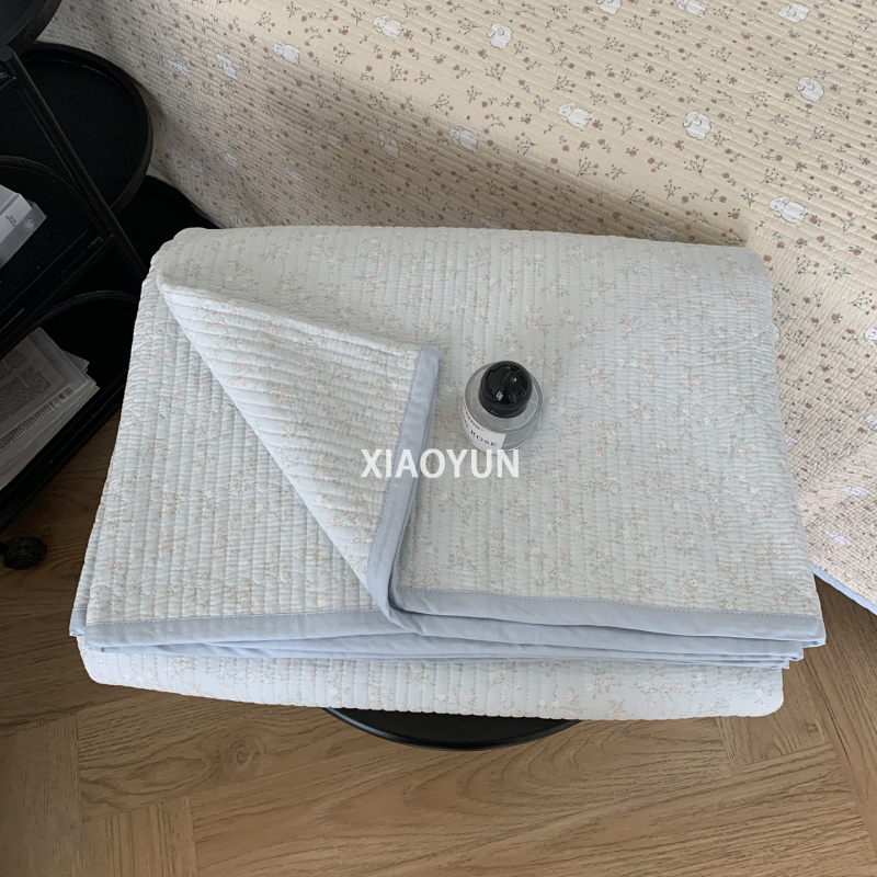 Kokvilnas tatami gultas pārklājuma komplekts, trīs vienības, svītrainas, Twill audums, reaktīvā drukāšana un krāsošana, mīksts pretslīdēšana, biezināts