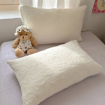 Sherpa ziemas četrdaļīgs gultas veļas komplekts – saglabā siltumu, iekļauj segas pārklāju, palagu un spilvenu vāciņus