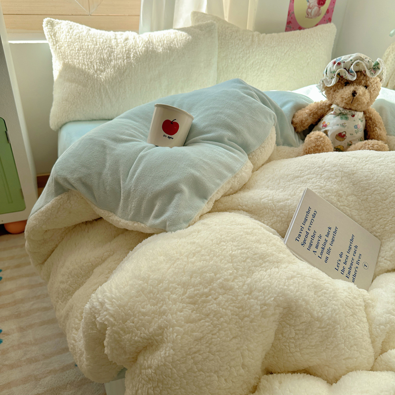 Sherpa ziemas četrdaļīgs gultas veļas komplekts – saglabā siltumu, iekļauj segas pārklāju, palagu un spilvenu vāciņus